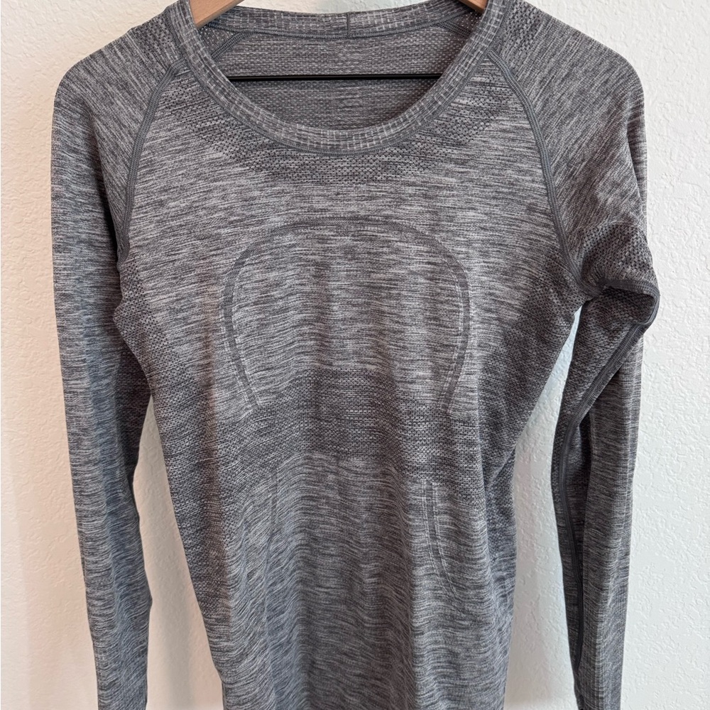 Swiftly Tech Lululemon Gray  Long-Sleeve Women's Top